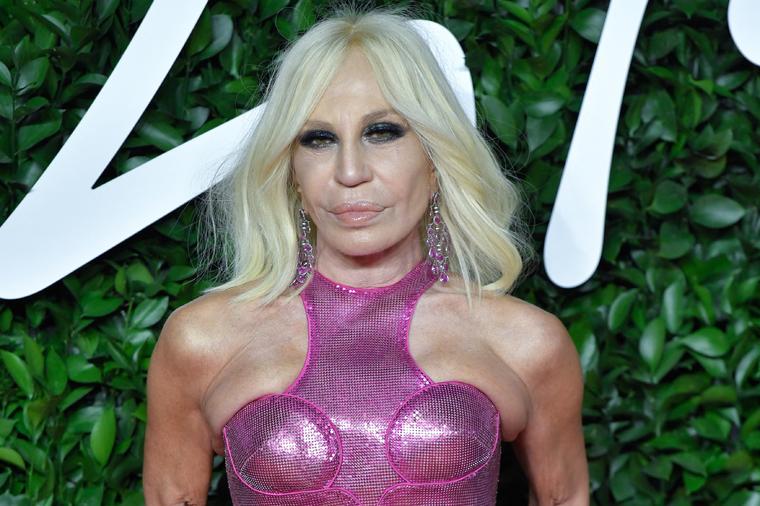 Queen Of Plastic Surgery Before Destroying Her Face Donatella Versace Looked Like This PHOTO