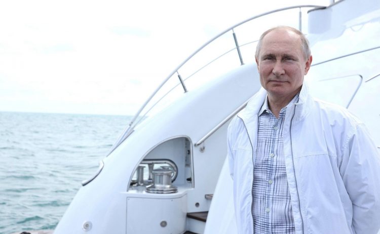 navalny putin yacht
