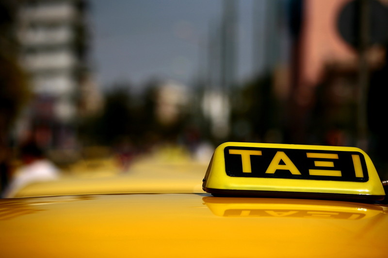 Такси возило во Грција