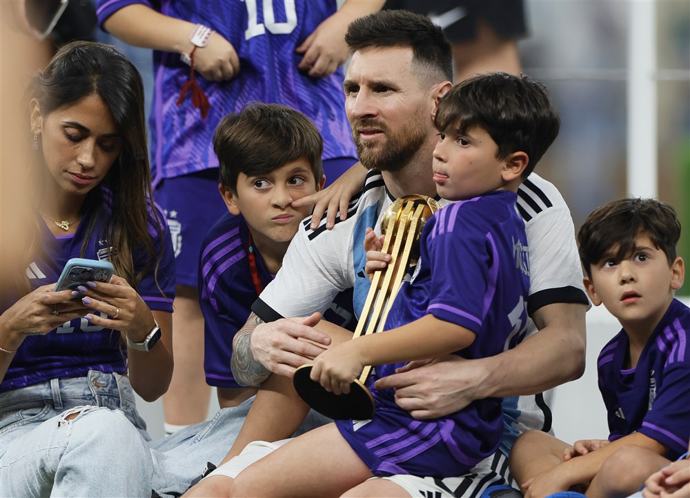 Macedonian Simona Avramova made up Lionel Messi in the iconic photo with Cristiano  Ronaldo - Free Press