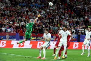 Пикфорд во натпреварот против Србија се израмни со легендарниот англиски голман
