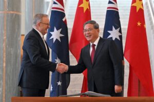 Кинескиот премиер ја заврши посетата на Австралија со обиколка на рафинеријата за литиум