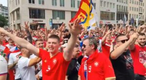 ВИДЕО | Србите на Словенците им скандираа: Лука Дончиќ е еден од нас!