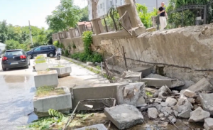 Одговорноста како „топка“ се префрла од еден на друг: За санирање на урнатиот потпорен ѕид на Белградска сите се ненадлежни