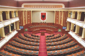 Албанскиот парламент не прифати загарантирани пратенички места за Македонците